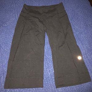 Lululemon yoga crops